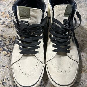 Vans Sk8-Hi Shoe Slightly Used  In Very Good Condition